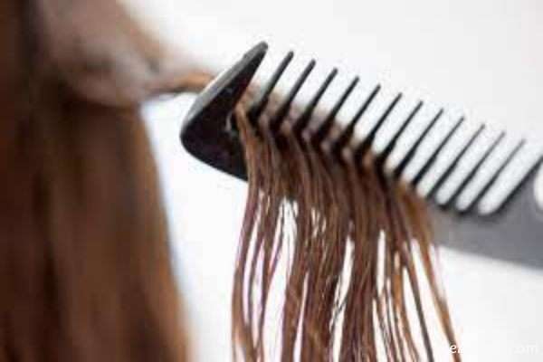 عواقب شانه کردن موهای خیس؟!