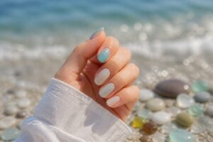 ناخن‌های «شیشه دریا» ؛ ترند آرام و رویایی ناخن در تابستان ۲۰۲۶