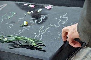چرا در اسلام خواندن فاتحه برای اموات توصیه شده است؟