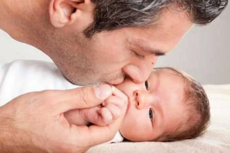 ثواب بوسیدن فرزند