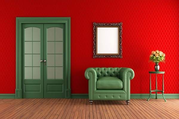 استفاده از دو رنگ مکمل سبز و قرمز در متحول کردن اتاق نشیمن