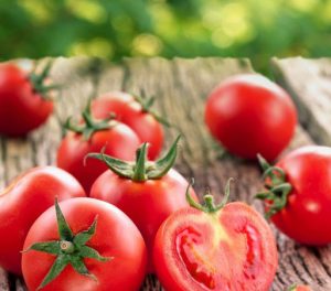 خواص درمانی گوجه فرنگی؛ درمان طبیعی دردهای مفصلی و استخوانی