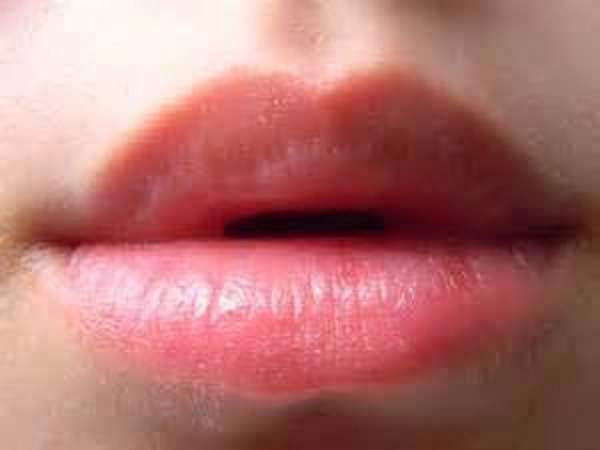 ترفند داشتن لب صورتی و زیبا