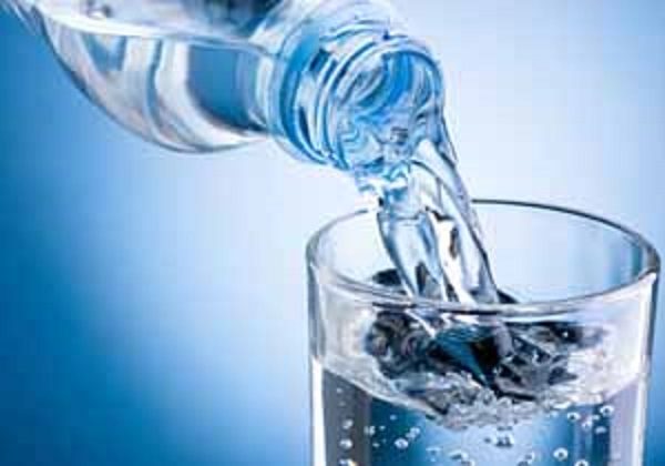 خوردن آب ناشتا برای پوست